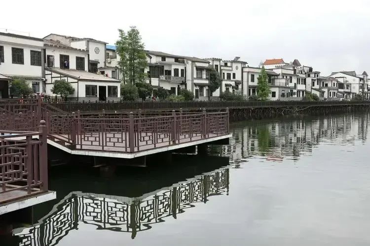 DƬ